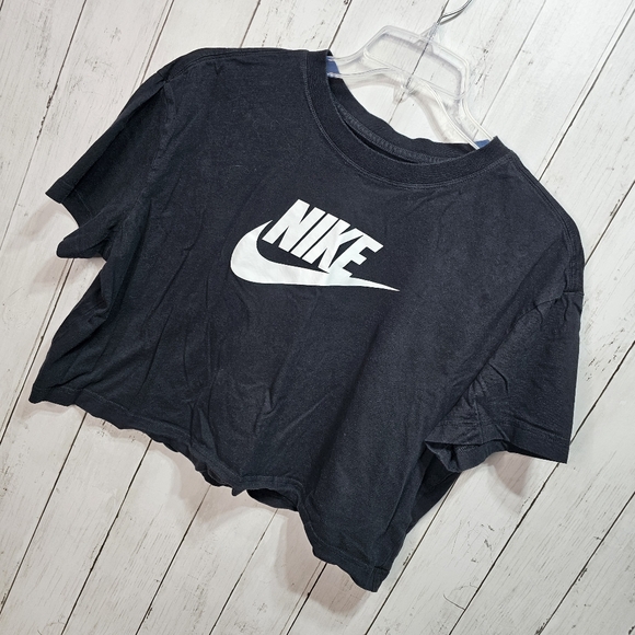 Nike Women's Cropped Black Logo T-Shirt Short Sleeve Sportswear Crewneck Size XL - Picture 3 of 7